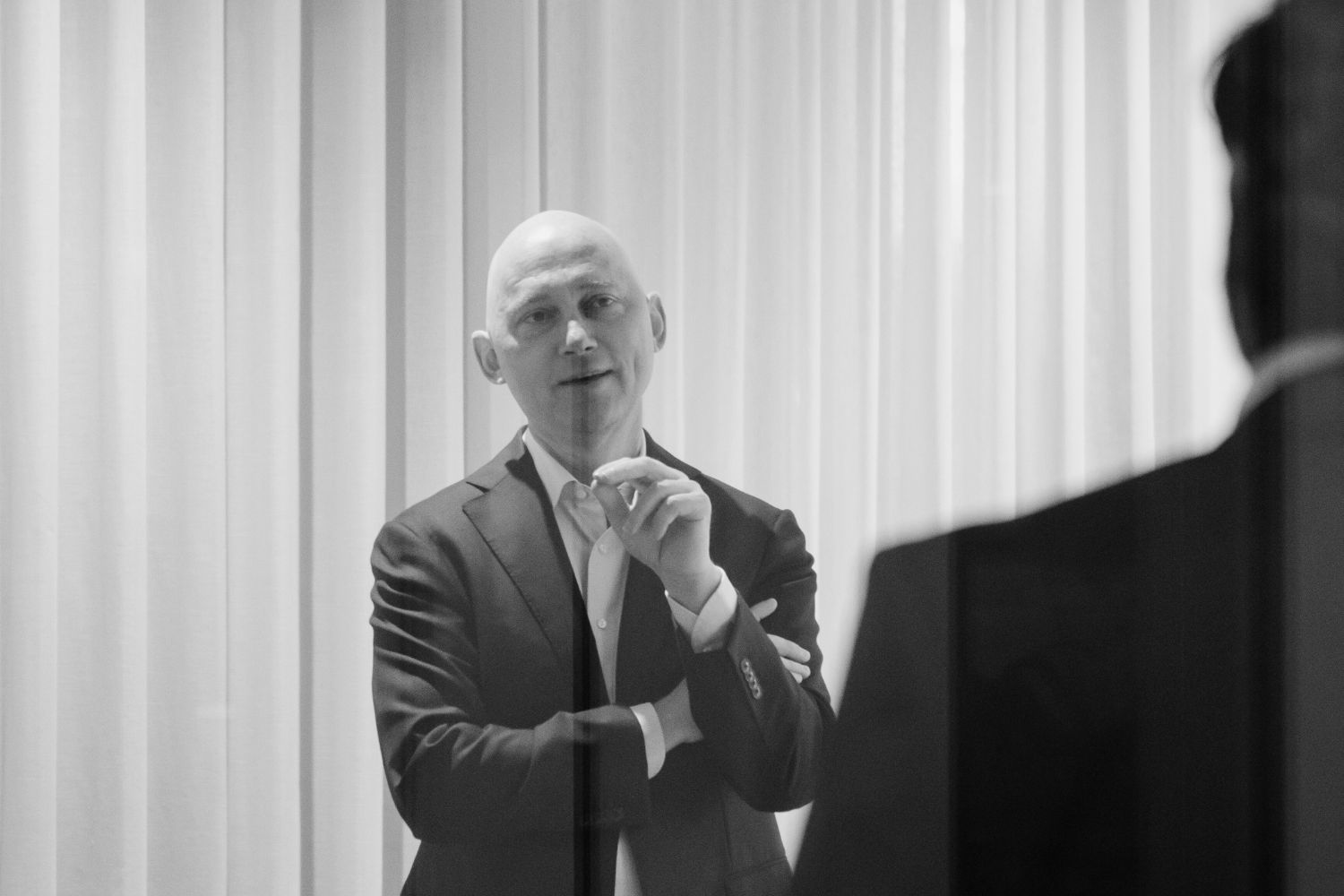 aptum managing director nigel evans conversing with a lawyer